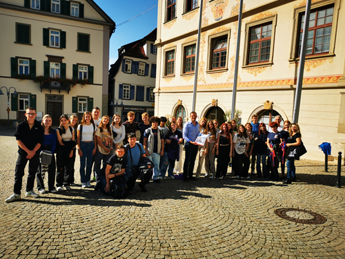 Vor dem Rathaus