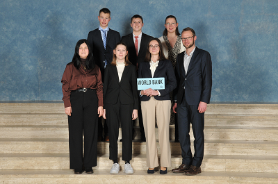 FAG- Delegation Weltbank (v.l.n.r.): Alexandra Odenbreit, Maximilian Lischeck, Marina Elsenhans; Marc Kumme, Leonie Lehmann, Barbara Linn, Herr Hipp 